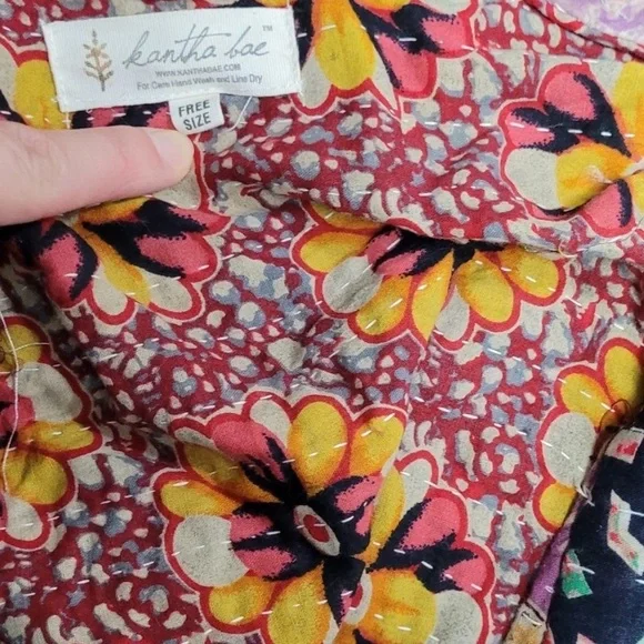 Kantha Bae Robe - Picture 4 of 5